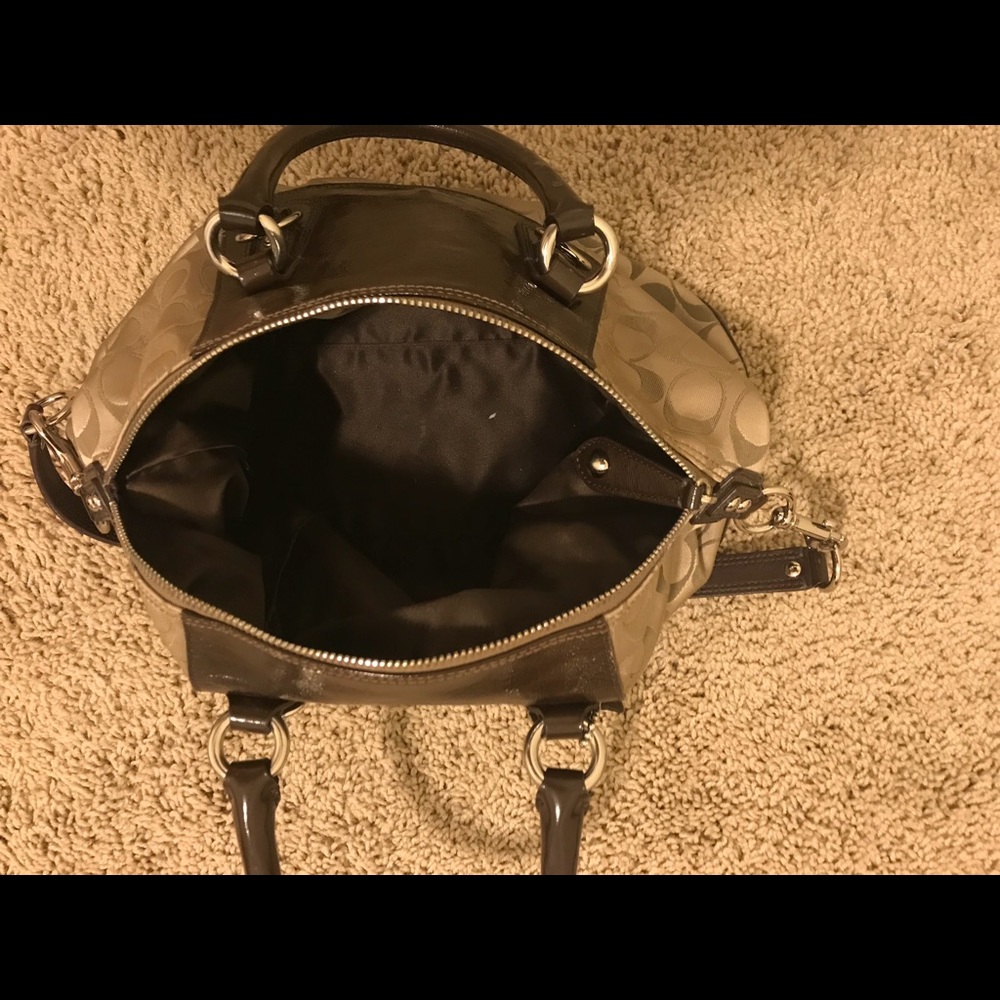 Coach satchel with optional long strap.